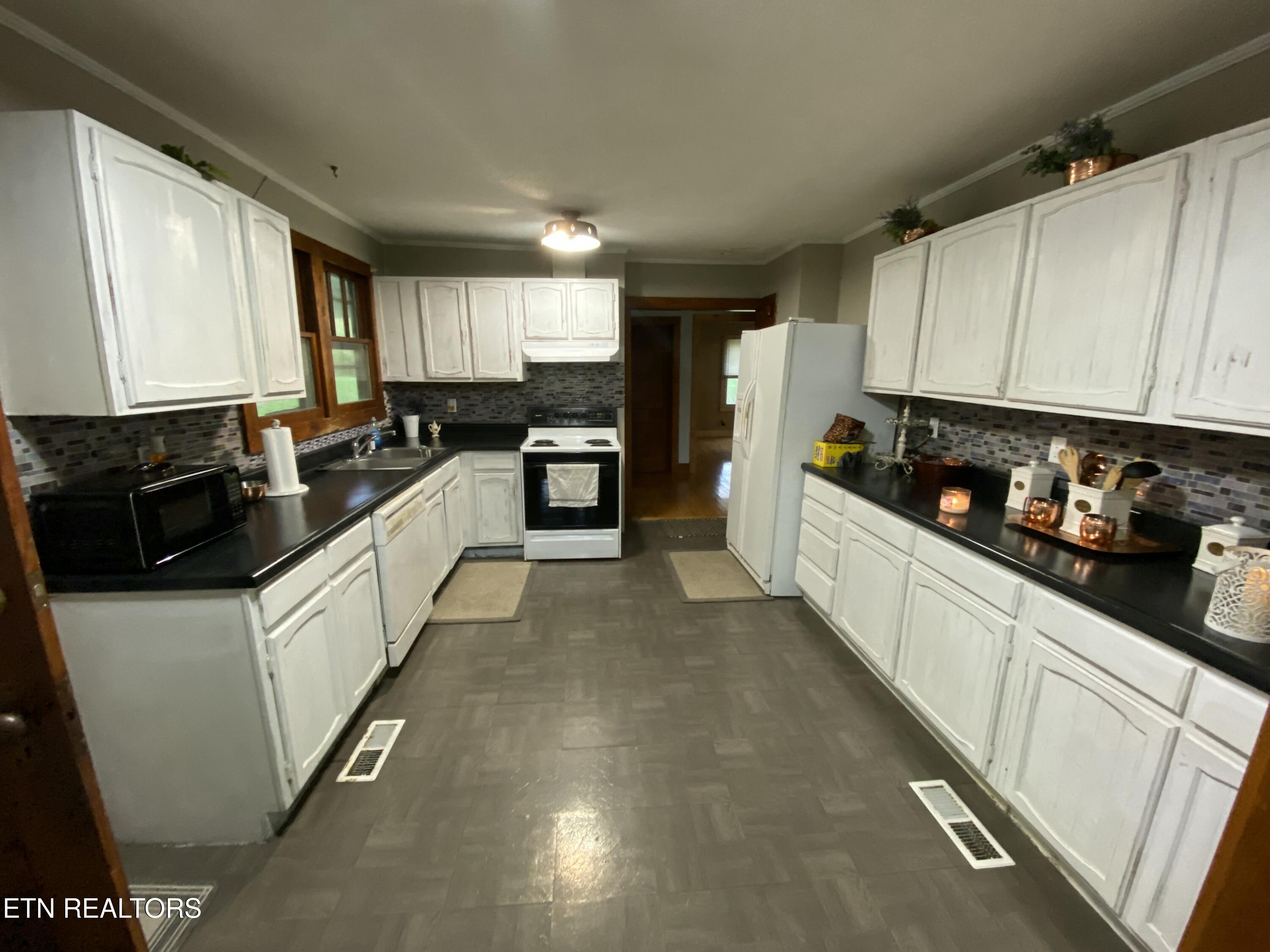 117 Cedar Valley Road Sweetwater, TN 37874 - Photo 6 of 28 EDA2EFC2-B24C-45DB-AECD-41DDDEE0C3B3