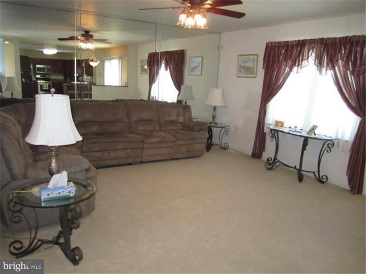9631 State Rd. Philadelphia, PA 19114 - Photo 2 of 25 Living Room