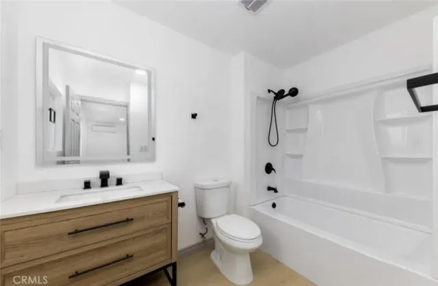 $2,000 | 10 West Trafford Street, Long Beach, CA 90805