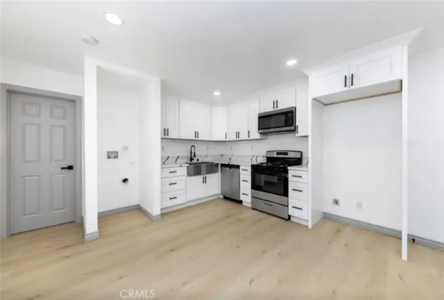 $2,000 | 10 West Trafford Street, Long Beach, CA 90805