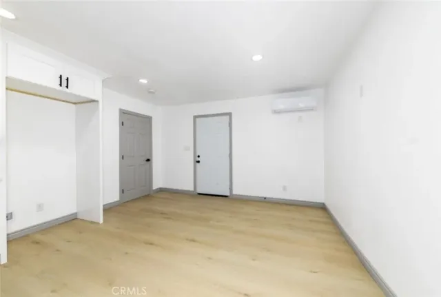 $2,000 | 10 West Trafford Street, Long Beach, CA 90805