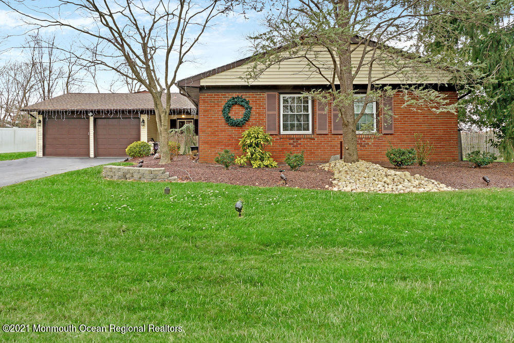 7 Fairview Road Marlboro, NJ 07746 - Photo 2 of 52 002_dsc02732-dsc02736_1b