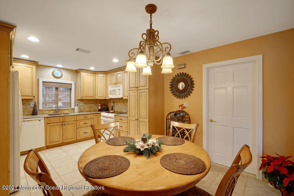 7 Fairview Road Marlboro, NJ 07746 - Photo 15 of 52 024_dsc02382-dsc02386