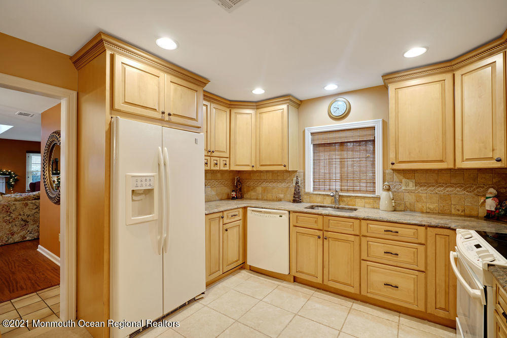 7 Fairview Road Marlboro, NJ 07746 - Photo 19 of 52 029_dsc02422-dsc02426