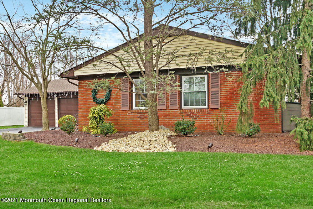 7 Fairview Road Marlboro, NJ 07746 - Photo 3 of 52 003_dsc02742-dsc02746_1b