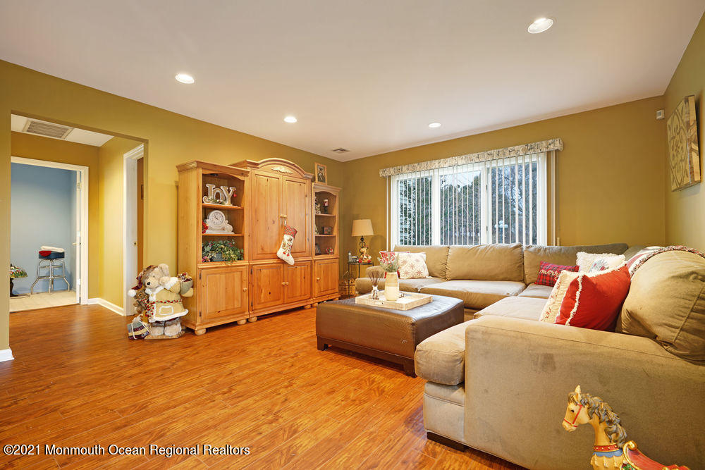 7 Fairview Road Marlboro, NJ 07746 - Photo 30 of 52 040_dsc02507-dsc02511