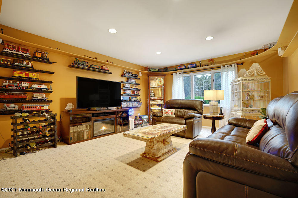 7 Fairview Road Marlboro, NJ 07746 - Photo 32 of 52 042_dsc02522-dsc02526