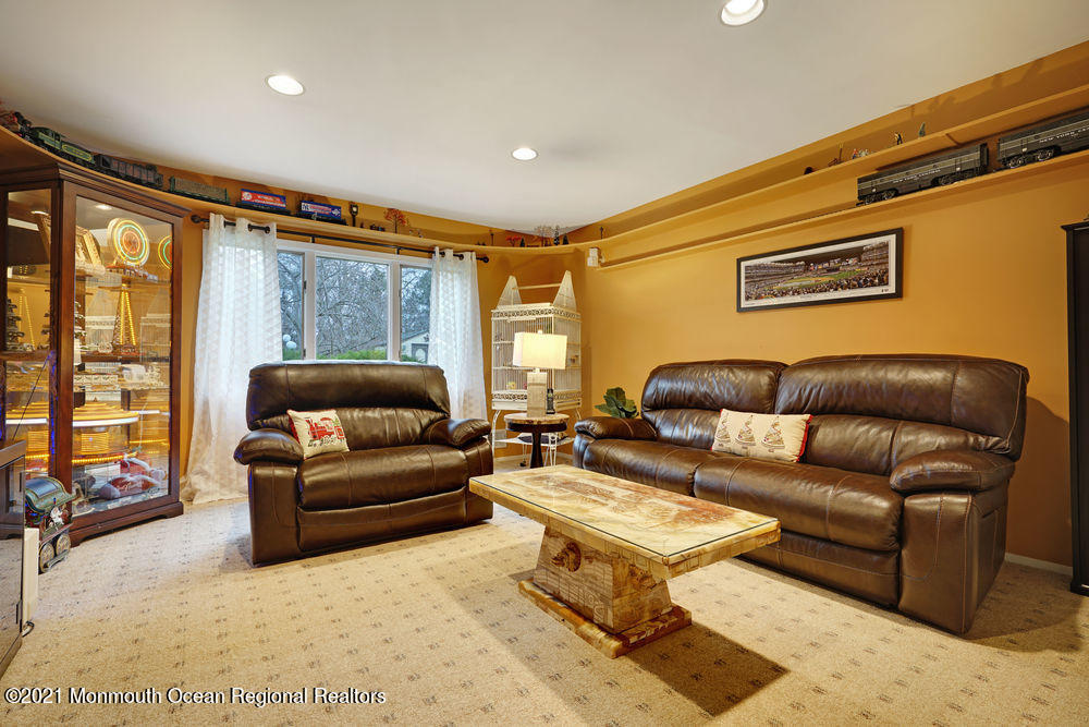 7 Fairview Road Marlboro, NJ 07746 - Photo 33 of 52 043_dsc02527-dsc02531