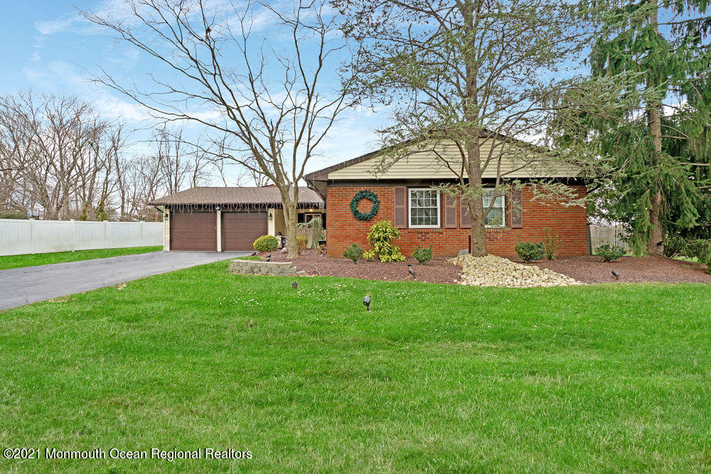 7 Fairview Road Marlboro, NJ 07746 - Photo 5 of 52 006_dsc02732-dsc02736_1