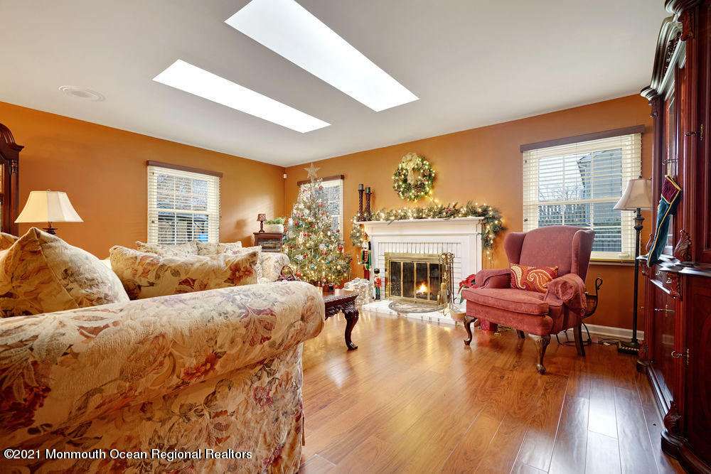 7 Fairview Road Marlboro, NJ 07746 - Photo 9 of 52 017_dsc02327-dsc02331