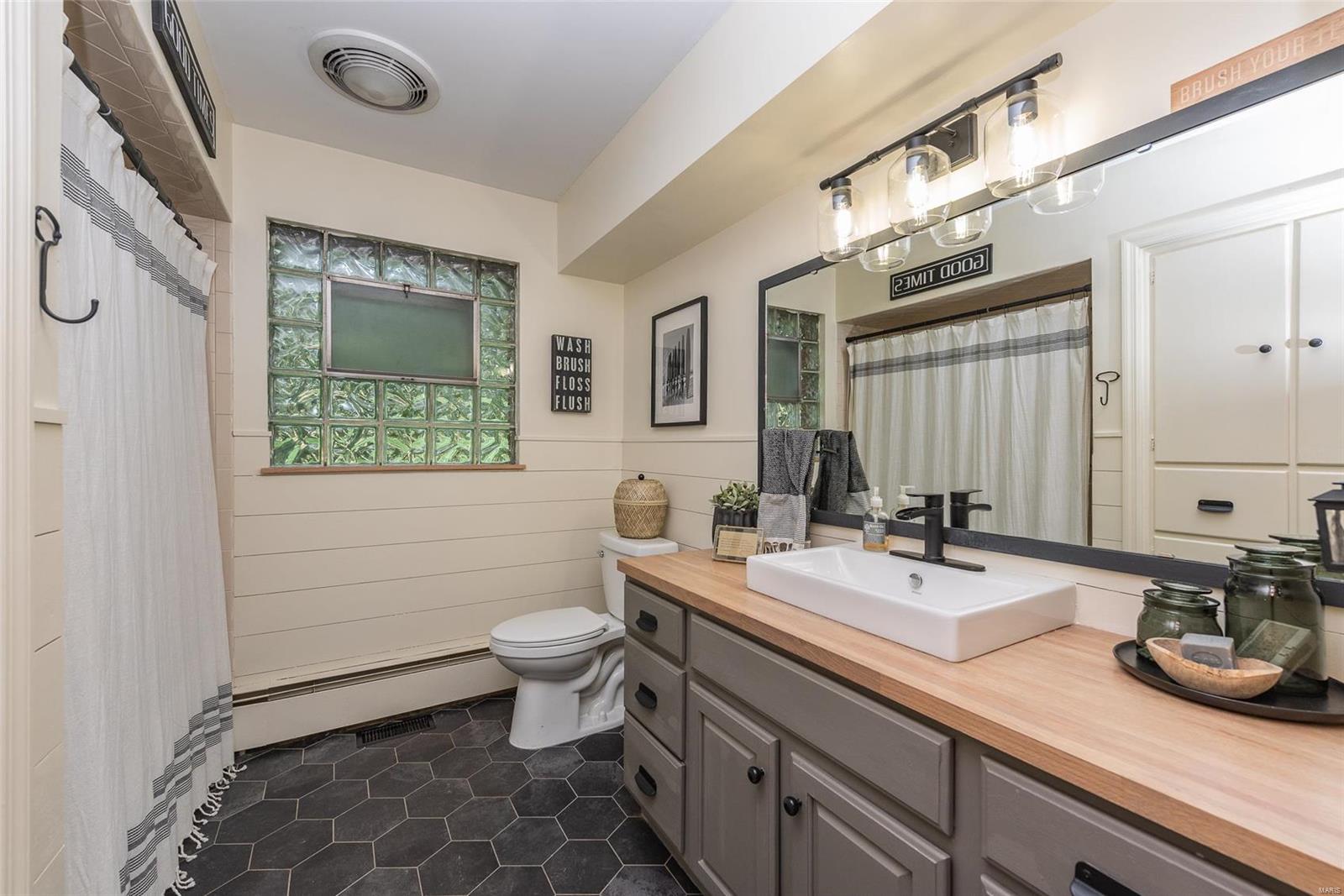 1702 Waverly Road Collinsville, IL 62234 - Photo 14 of 28 Gallery Image 14