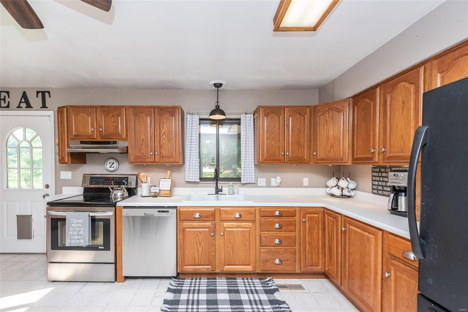 1702 Waverly Road Collinsville, IL 62234 - Photo 3 of 28 Gallery Image 3