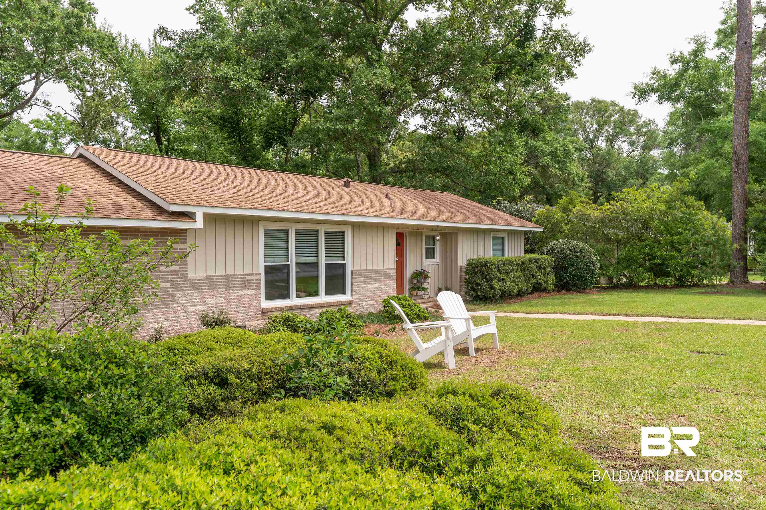 401 Yupon Avenue Fairhope, AL 36532 - Photo 4 of 23