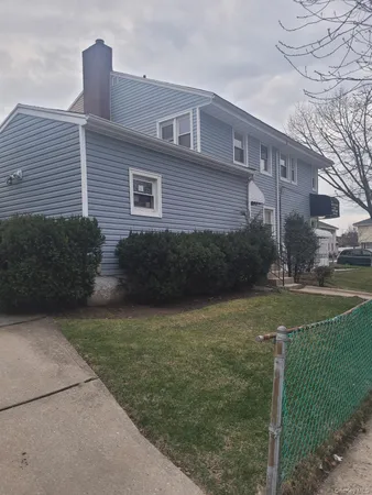 $2,000 | 7203 164th Street | Hillcrest