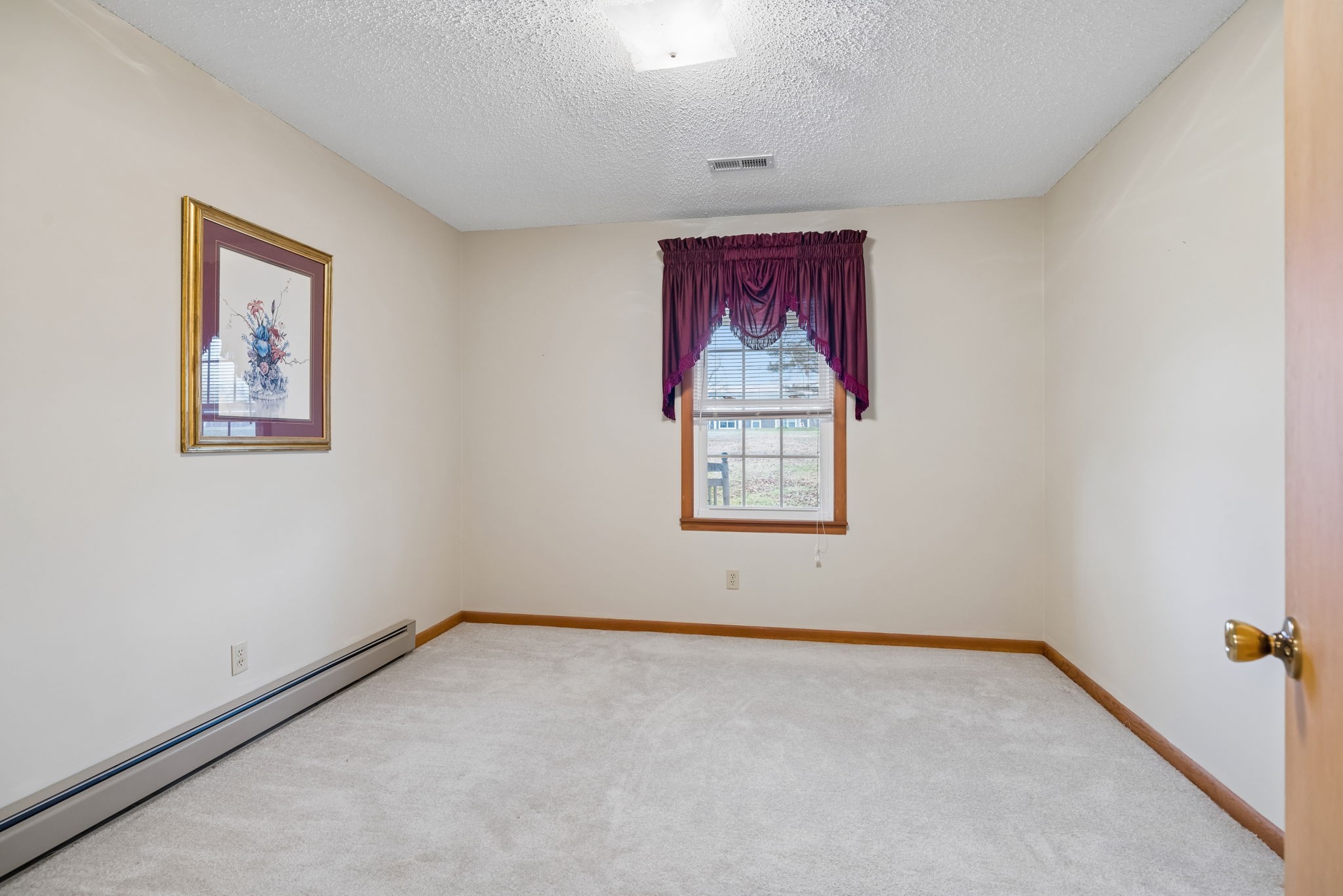 3335 Hill Town Road Santa Fe, TN 38482 - Photo 41 of 72 an empty room with a painting on the wall