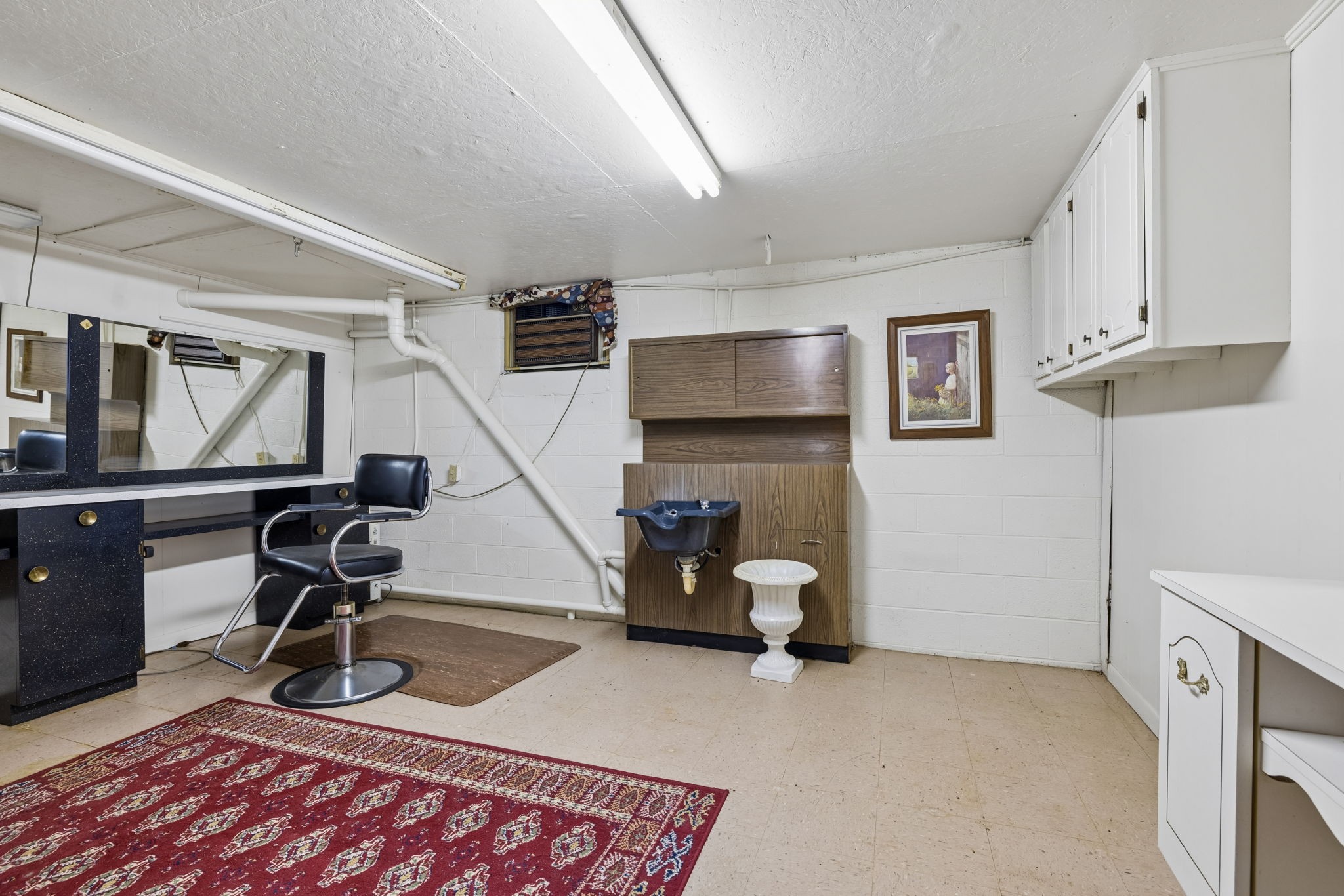 3335 Hill Town Road Santa Fe, TN 38482 - Photo 56 of 72 a living room with furniture a flat screen tv and gym equipment