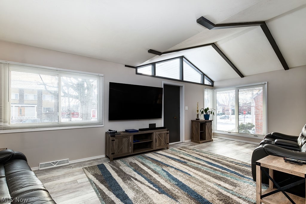 17511 Neff Road Cleveland, OH 44119 - Photo 5 of 29