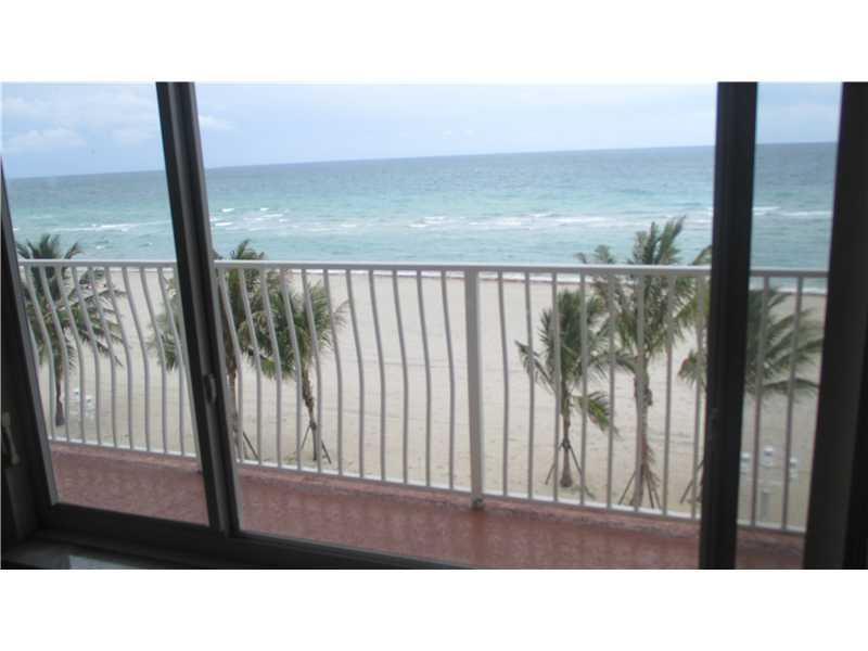 300 Oregon Street, Unit 403 Hollywood, FL 33019 - Photo 4 of 10 View