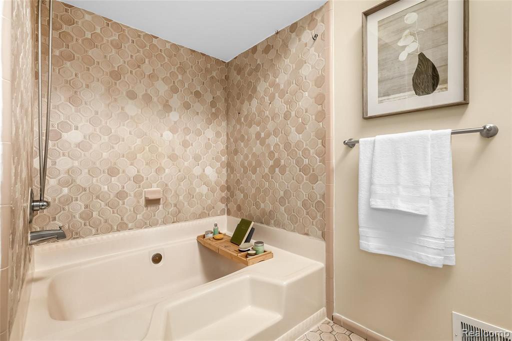 5412 Prairie View Brighton, MI 48116 - Photo 21 of 34