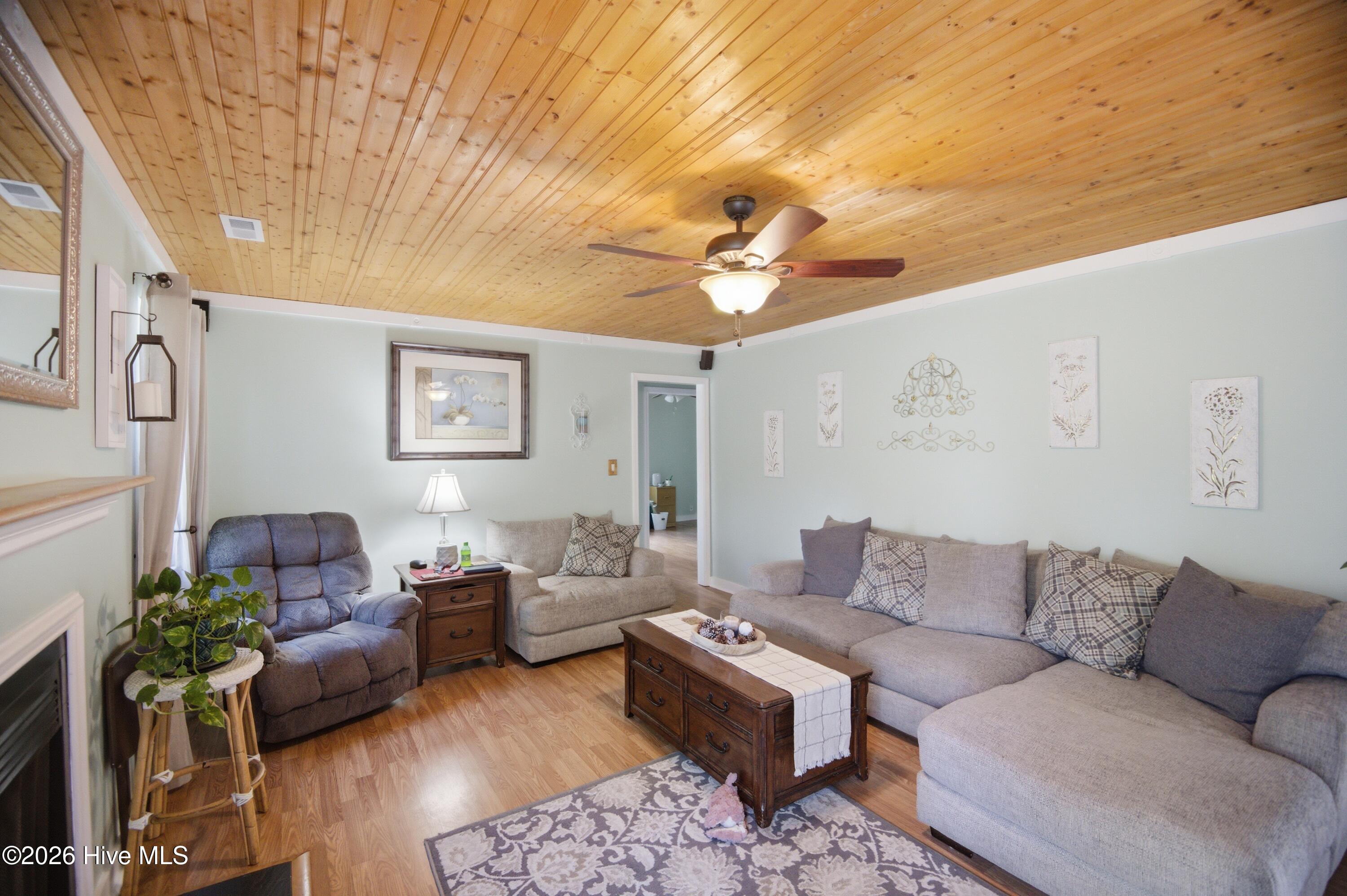 327 Running Road Jacksonville, NC 28546 - Photo 11 of 35 398A7165