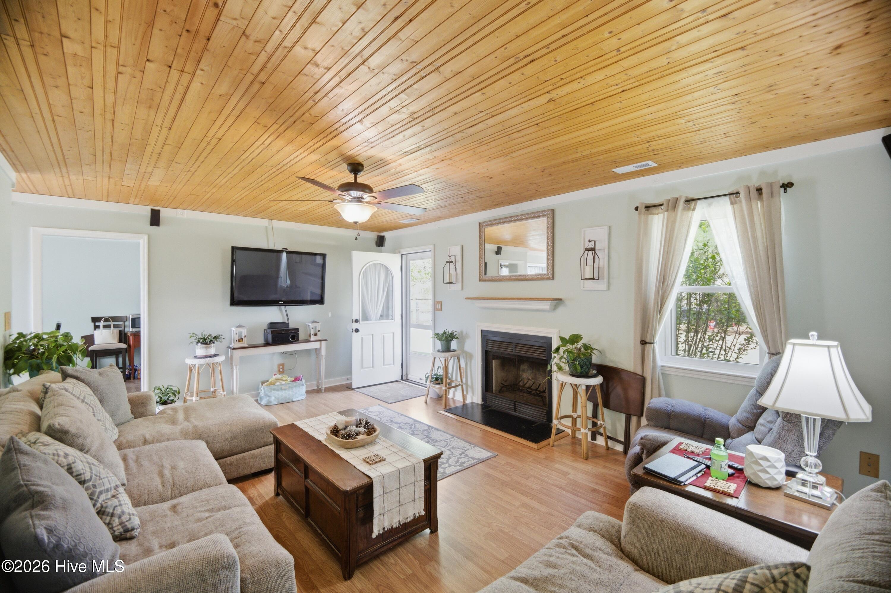 327 Running Road Jacksonville, NC 28546 - Photo 13 of 35 398A7185