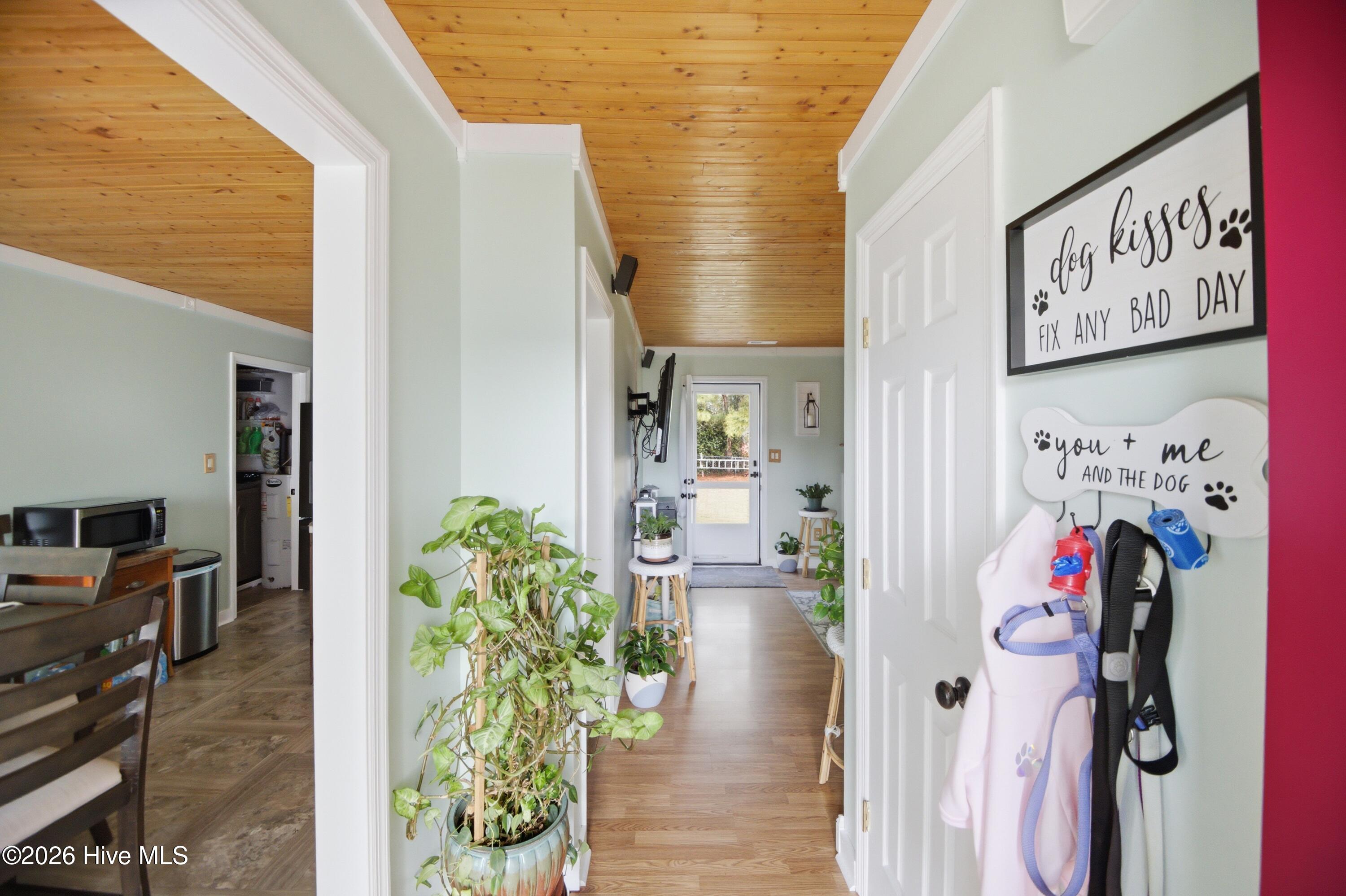 327 Running Road Jacksonville, NC 28546 - Photo 4 of 35 398A7090