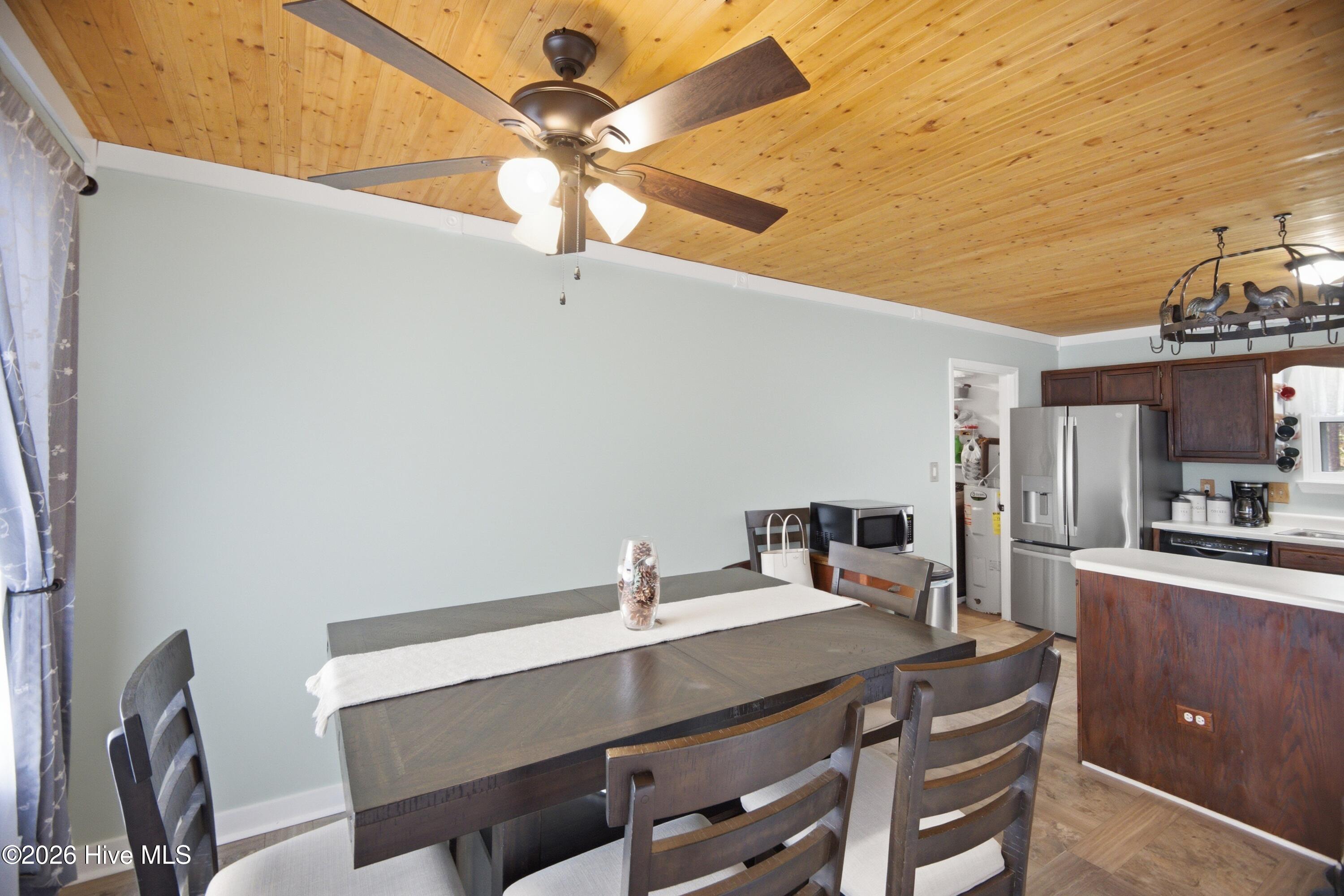 327 Running Road Jacksonville, NC 28546 - Photo 5 of 35 398A7095