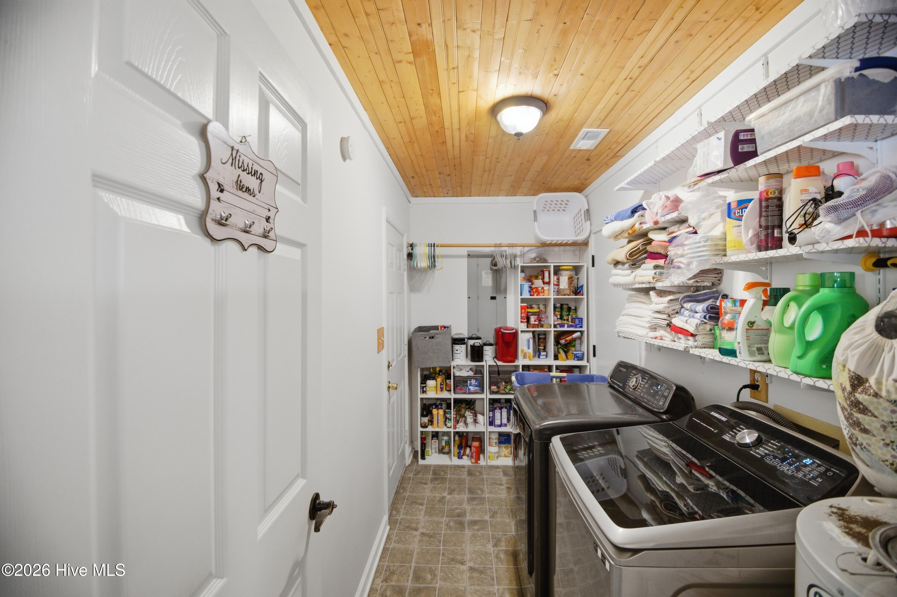 327 Running Road Jacksonville, NC 28546 - Photo 9 of 35 398A7150