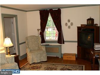 992 Bridge Road Collegeville, PA 19426 - Photo 2 of 11 Living Room