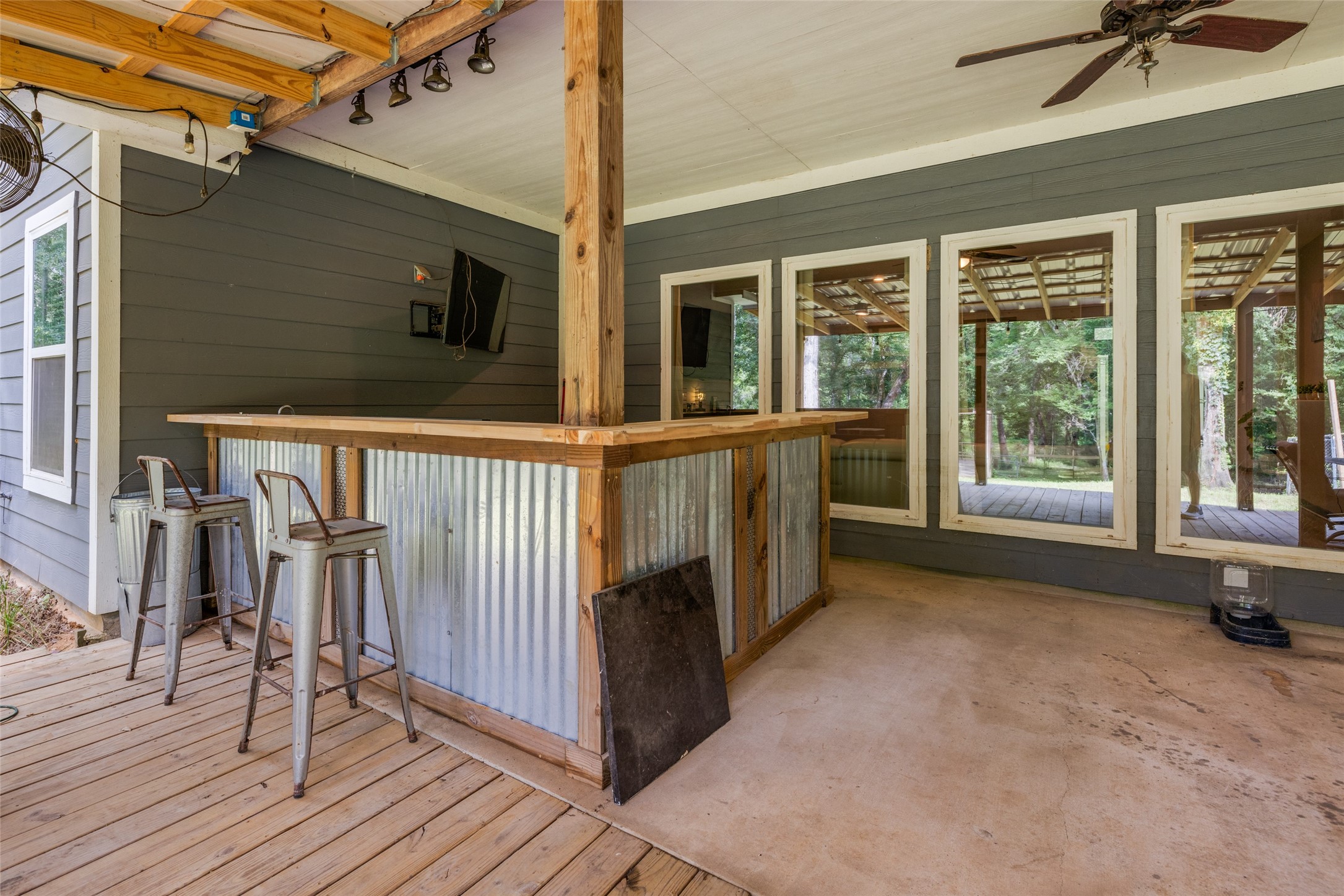 35 Disher Circle Huffman, TX 77336 - Photo 39 of 50 a view of a balcony with furniture and wooden floor