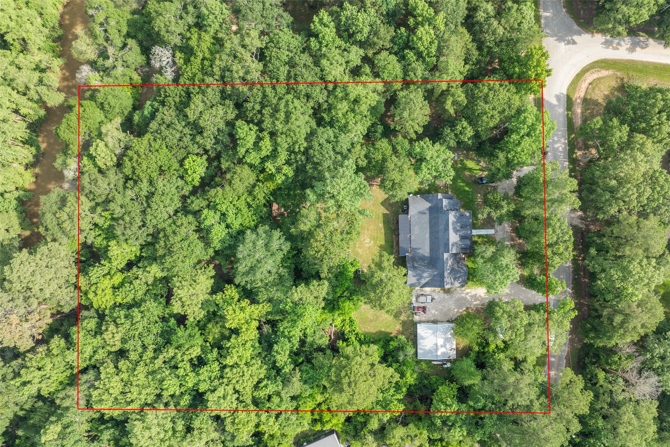 35 Disher Circle Huffman, TX 77336 - Photo 49 of 50 a backyard of a house with lots of green space and garden