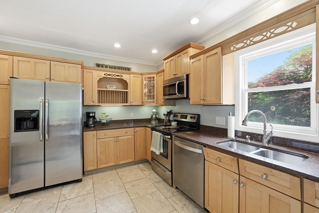 6 Anderson Avenue Worcester, MA 01604 - Photo 13 of 39