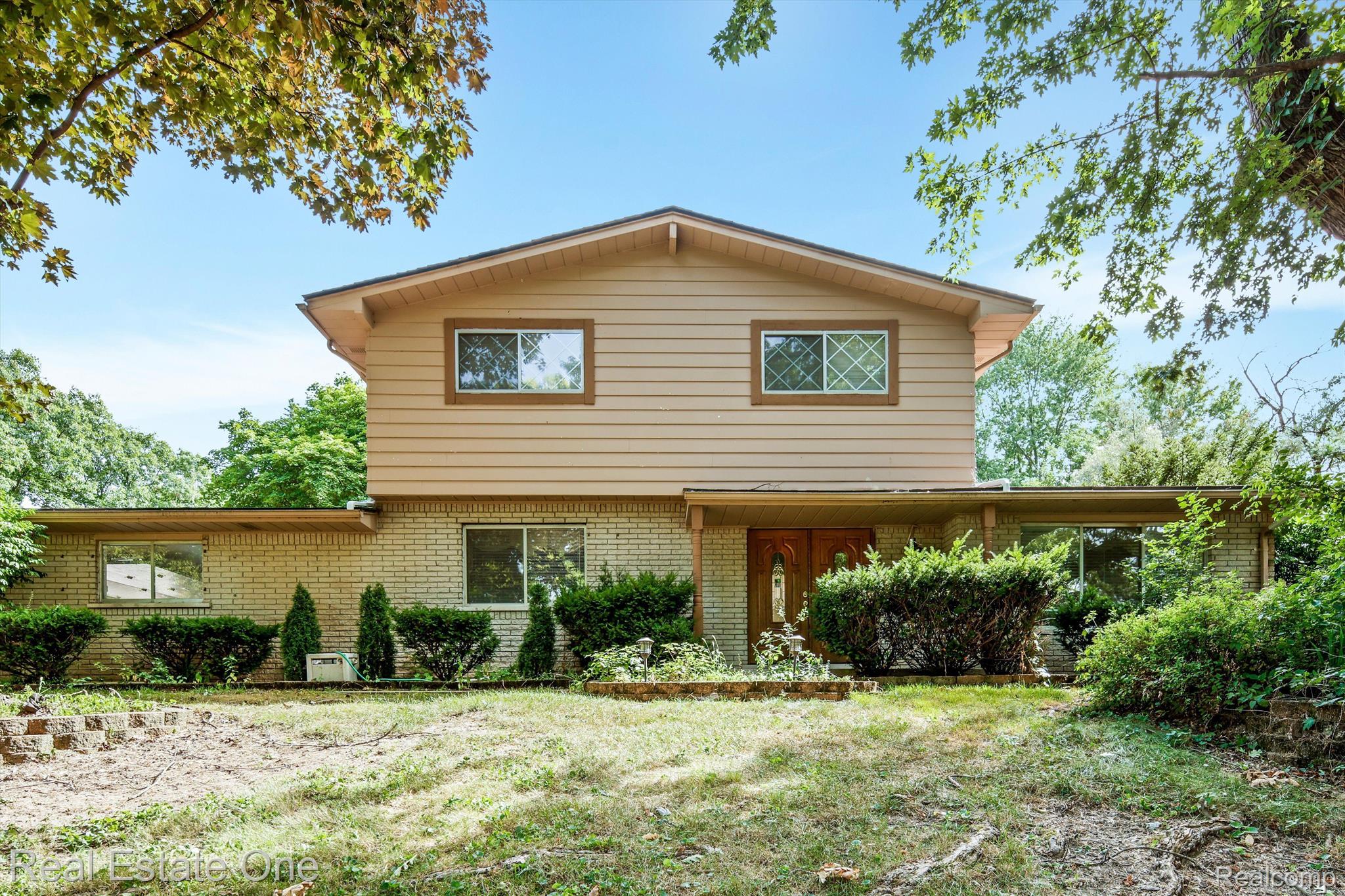 4153 Stoddard Road West Bloomfield, MI 48323 - Photo 3 of 46 Gallery Image 3