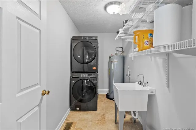 $259,900 | 1236 Bromley Drive, Fayetteville, NC 28303