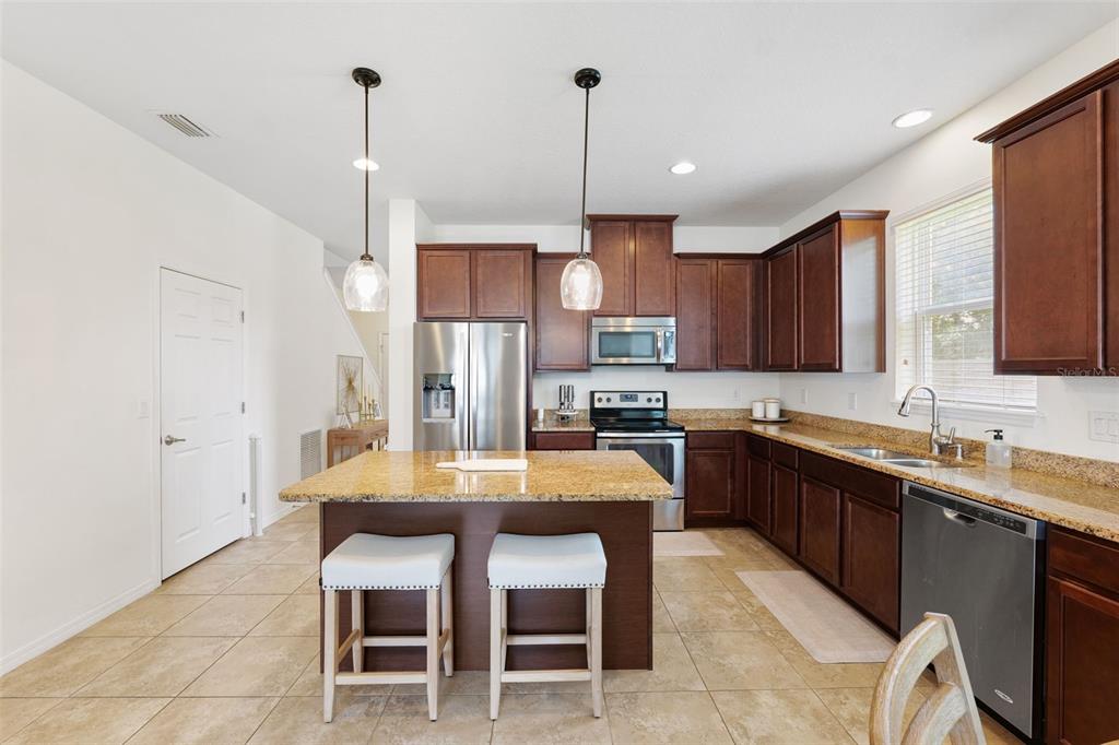 1653 Nature View Drive Lutz, FL 33558 - Photo 8 of 63