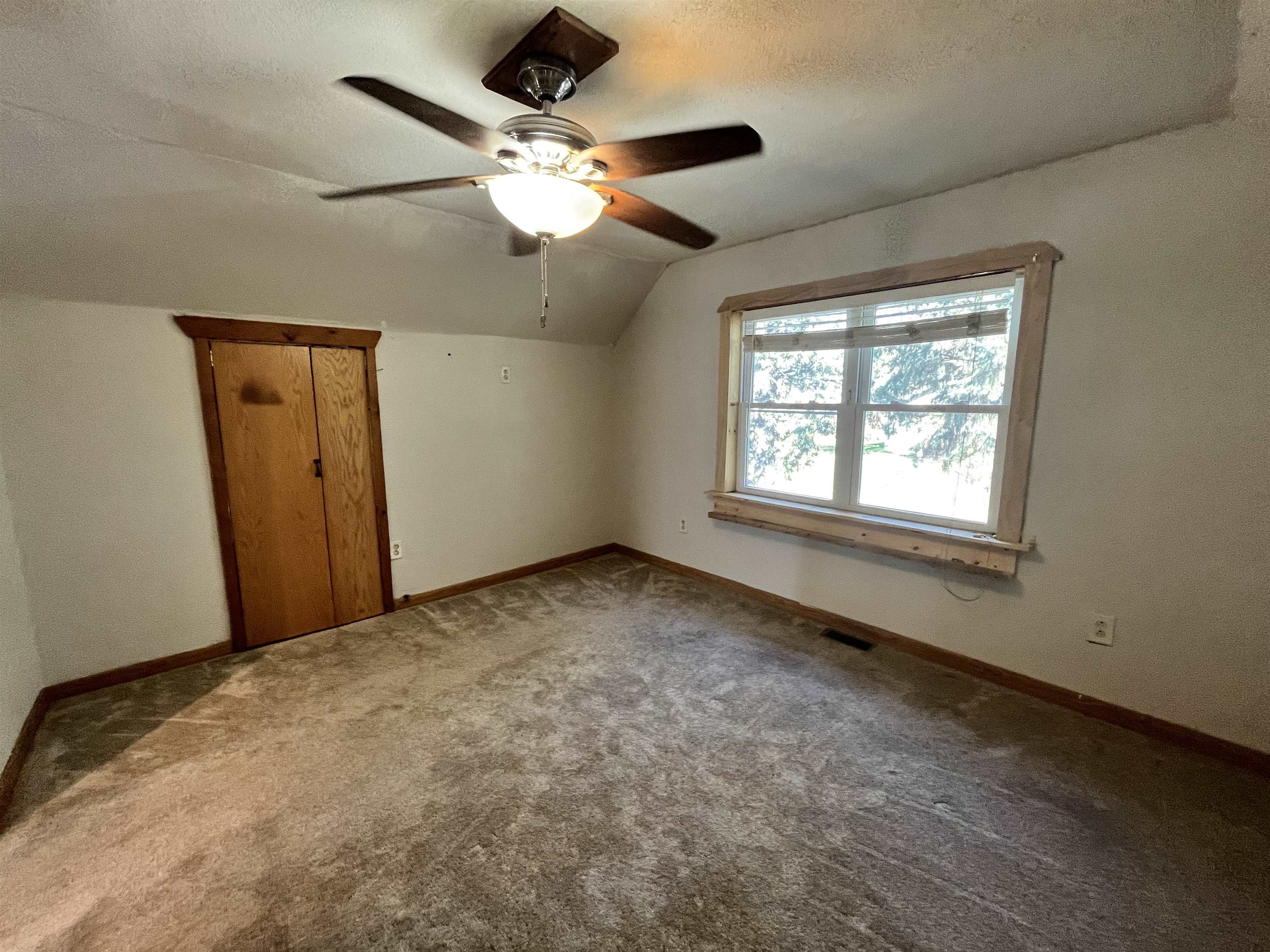 14 3rd Street Proctor, MN 55810 - Photo 11 of 19 Additional living space featuring a textured ceiling, vaulted ceiling, carpet floors, and a ceiling fan