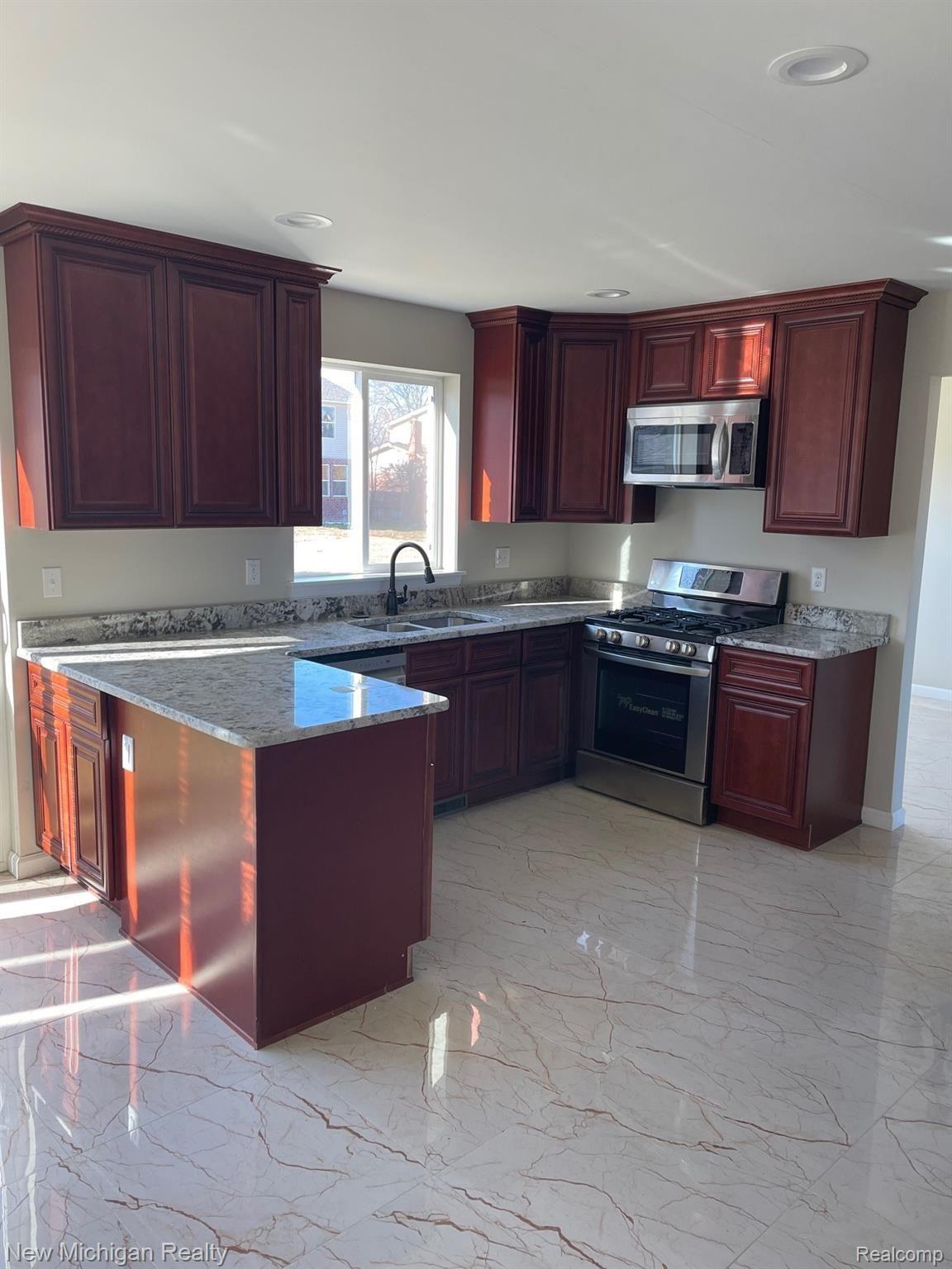 33853 Ryan Road Sterling Heights, MI 48310 - Photo 7 of 15 33853 Ryan Rd pictures 7.jpg