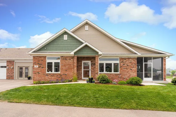 $504,900 | 16 Kloe Lane, Unit 16, Sycamore, IL 60178