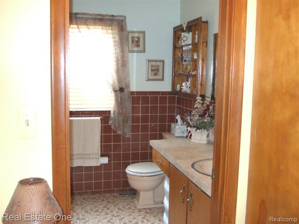 2377 Oklahoma Avenue Rochester, MI 48309 - Photo 14 of 15 master bath.JPG
