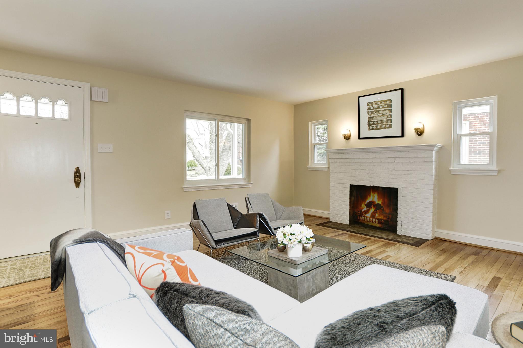 9510 Riley Road Silver Spring, MD 20910 - Photo 3 of 28 Living Room