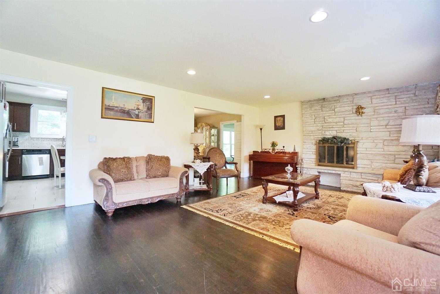 149 Dutch Road East Brunswick, NJ 08816 - Photo 11 of 39 Gallery Image 11