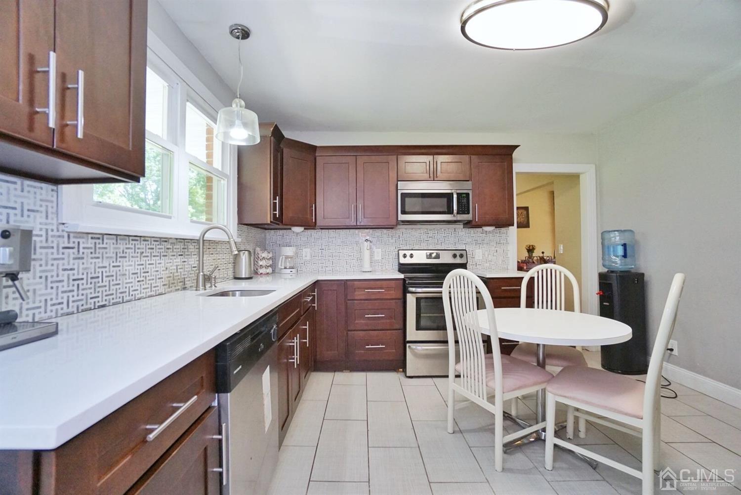 149 Dutch Road East Brunswick, NJ 08816 - Photo 3 of 39 Gallery Image 3