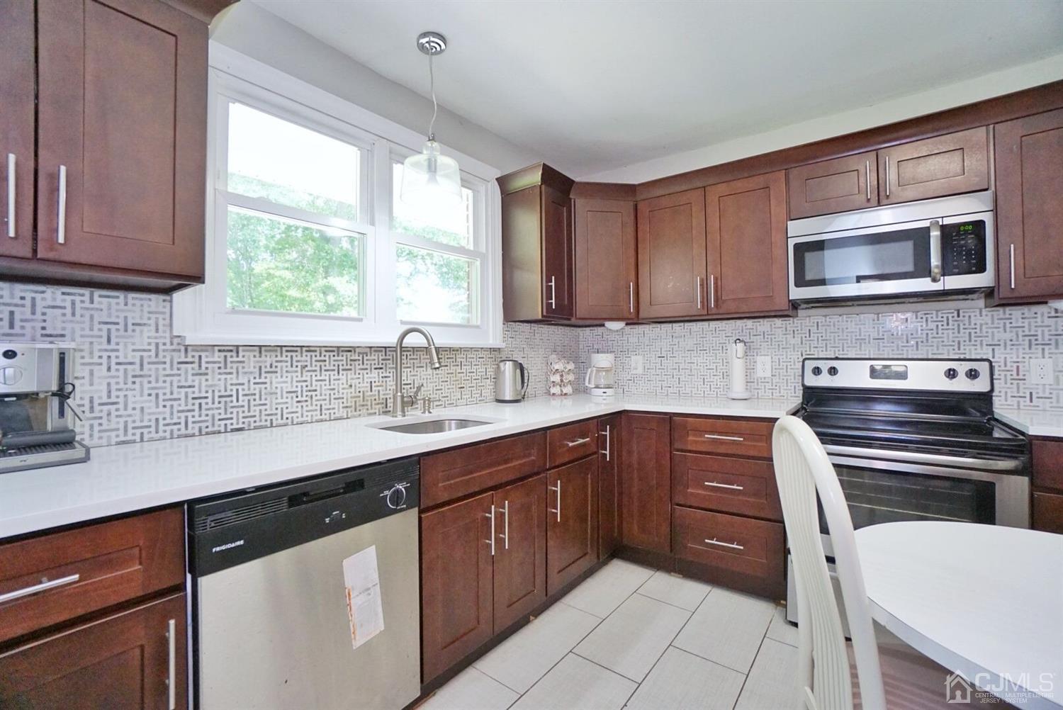 149 Dutch Road East Brunswick, NJ 08816 - Photo 4 of 39 Gallery Image 4