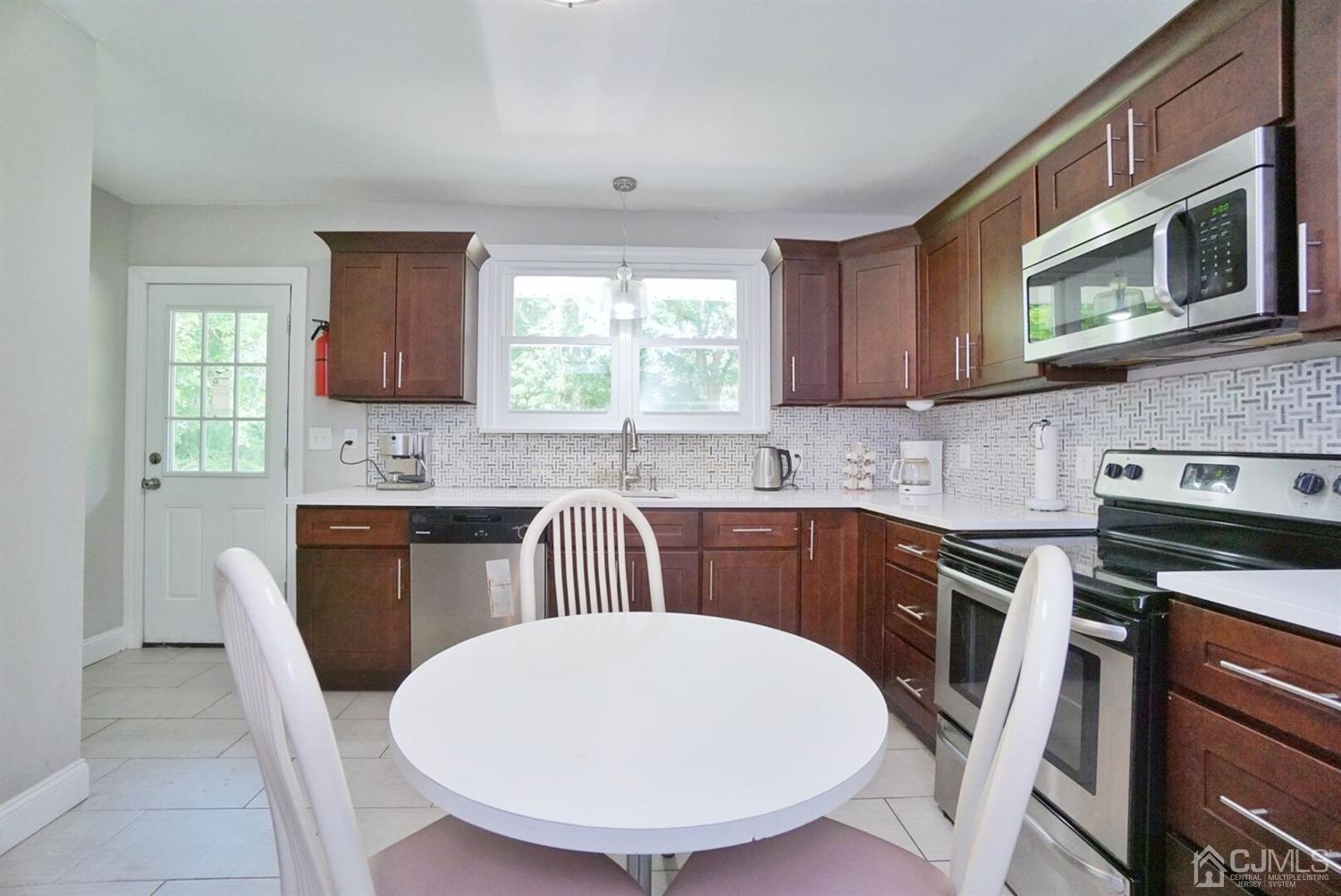 149 Dutch Road East Brunswick, NJ 08816 - Photo 6 of 39 Gallery Image 6