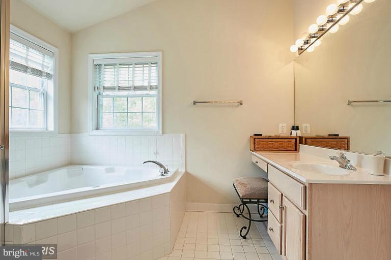 11370 French Road Lorton, VA 22079 - Photo 13 of 20 Bath (Master)