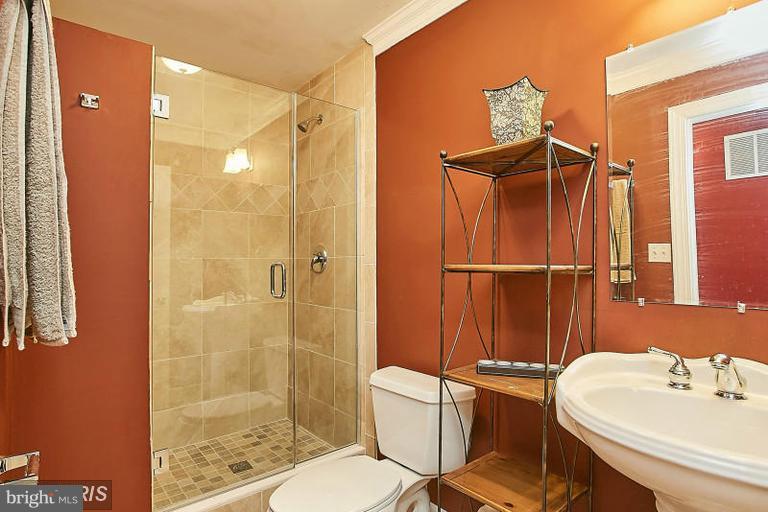 11370 French Road Lorton, VA 22079 - Photo 15 of 20 Bath
