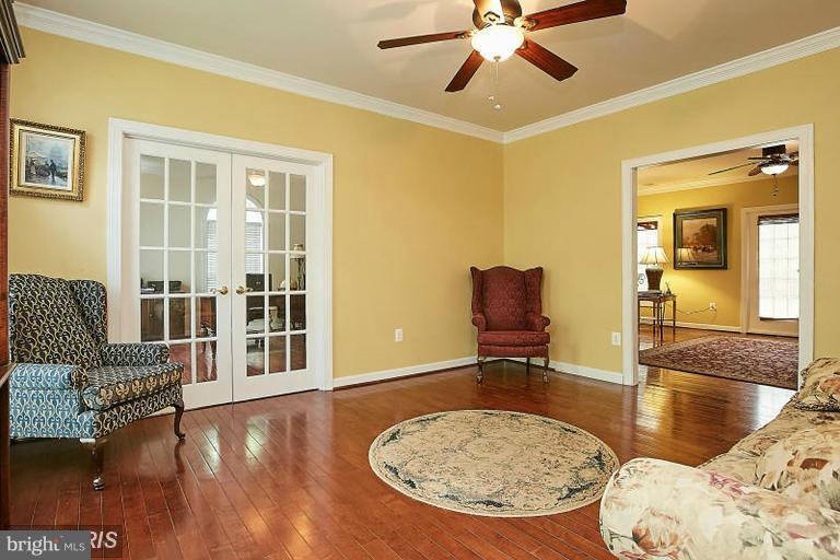 11370 French Road Lorton, VA 22079 - Photo 3 of 20 Family Room