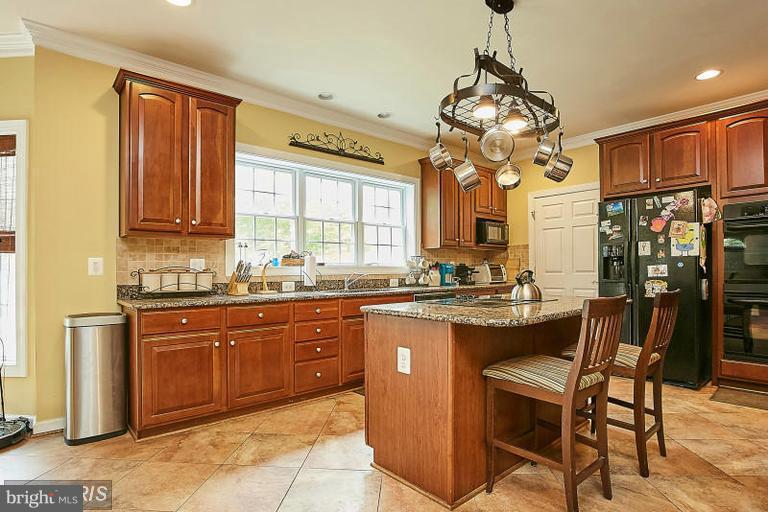 11370 French Road Lorton, VA 22079 - Photo 8 of 20 Kitchen