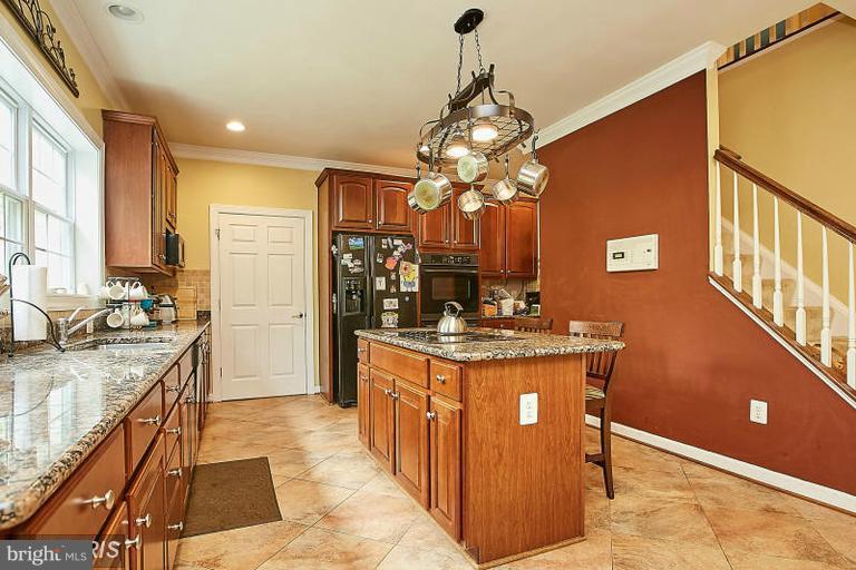 11370 French Road Lorton, VA 22079 - Photo 9 of 20 Kitchen