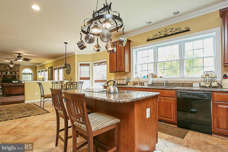 11370 French Road Lorton, VA 22079 - Photo 10 of 20 Kitchen